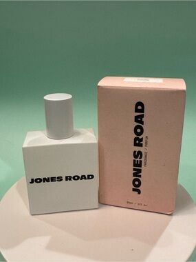 Jones Road fragrance: Shower 🚿